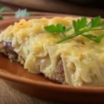 Запеченные домашние пельмени в духовке с сыром и сметаной.😊